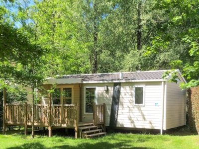 Premium 4-seater mobile home · 2 TV bedrooms · Semi-covered wooden terrace · 29m² — 1