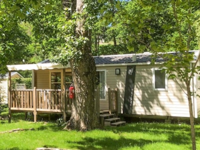 Premium 4-seater mobile home · 2 TV bedrooms · Semi-covered wooden terrace · 29m² — 6