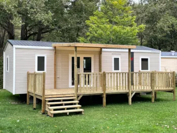 Accommodation - Premium 6-Seater Mobile Home · 3 Bedrooms, 2 Shower-Rooms, Tv · Semi-Covered Wooden Terrace · 37M² - Camping APV La Pélonie