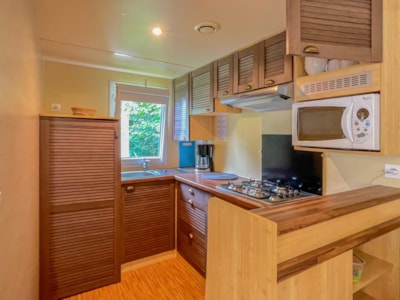 Comfort Mobile Home - 2 bedrooms - TV - Semi-covered wooden deck - 315 sq ft — 4