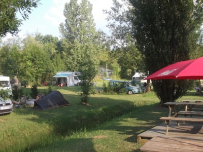 PACKAGE Pitch for 2 people: Tent + Vehicle + 10A electricity