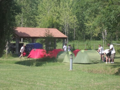 PACKAGE Pitch for 2 people: Tent + Vehicle + 10A electricity