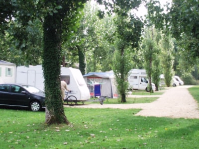 PACKAGE Pitch for 2 people: Van - Caravan - Motorhome + 10A electricity