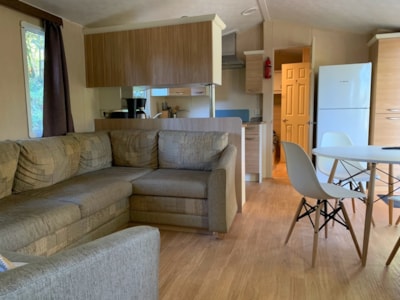 COTTAGE Mobile Home: 1 Suite + 1 Bedroom - Fireplace - TV - Large Refrigerator