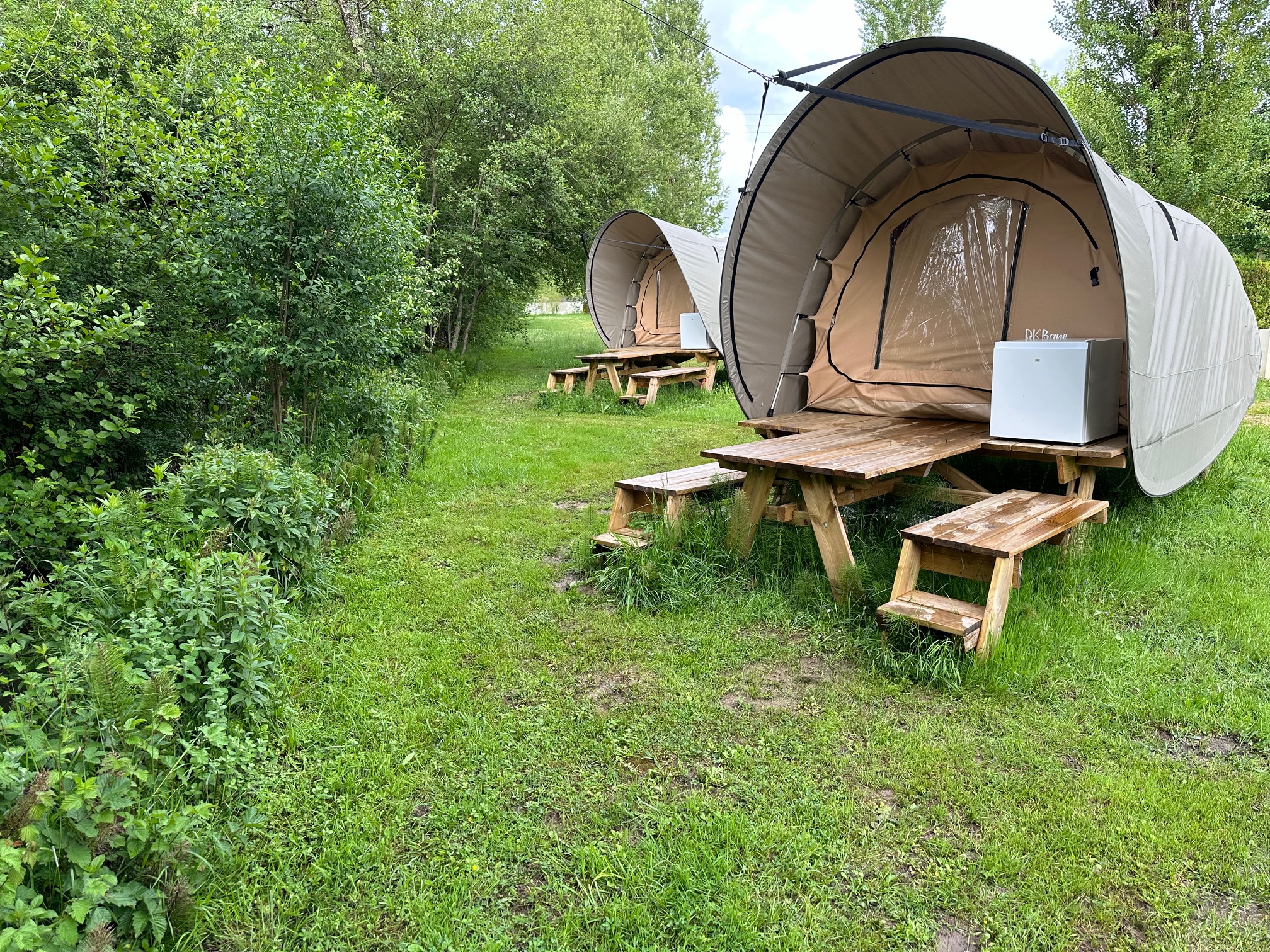 Accommodation - Tent On Stilts + Table And 2 Integrated Benches + Top Refrigerator - - Camping Le Pontillou