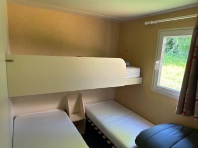 LOUISIANE Mobile Home: 2 bedrooms - Covered terrace - 4 adults + 1 child - Large refrigerator