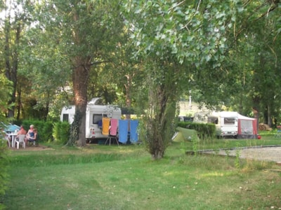 Package Pitch for 2 people + 1 vehicle + tent
