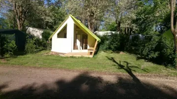 Accommodation - Tent Junior Plus With Private Facilities Saturday/Wednesday - CAMPING LE ROCHER DE LA GRANELLE