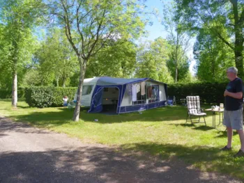 Kampeerplaats(en) - Kampeerplaats Met Elektriciteit 80 À 100 M² - CAMPING Paradis Le Rocher DE LA Granelle