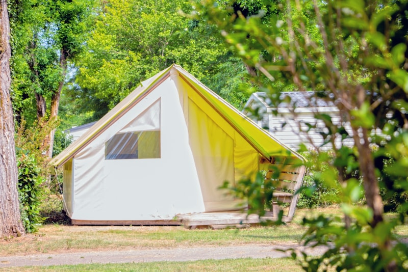 xxxx Junior-tent MET SANITAIRE VOORZIENINGEN 2 slaapkamers + terras aankomst zaterdag/woensdag