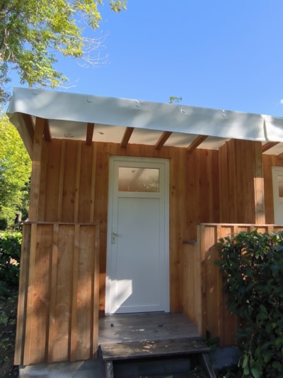 Pitch with private bathroom facilities, over 120m², facing the river — 2