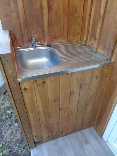 Pitch with private bathroom facilities, over 120m², facing the river