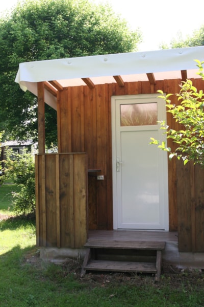 Pitch with private bathroom facilities, over 120m², facing the river