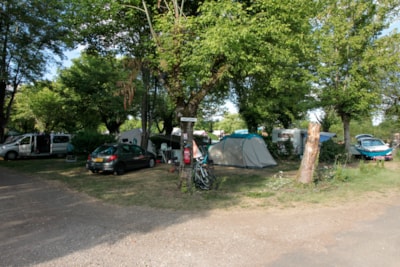 Pitch with electricity 80 to 100 m² - European plug
