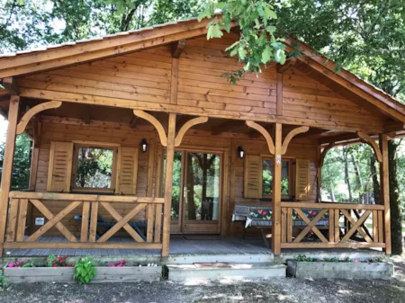 Accommodation - Chalet Luxe 2 Bedrooms + Master Suite - Les Cottages en Périgord