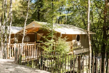 Location - Tente Lodge Sur Pilotis ** 2 Chambres - YELLOH! VILLAGE - LASCAUX VACANCES