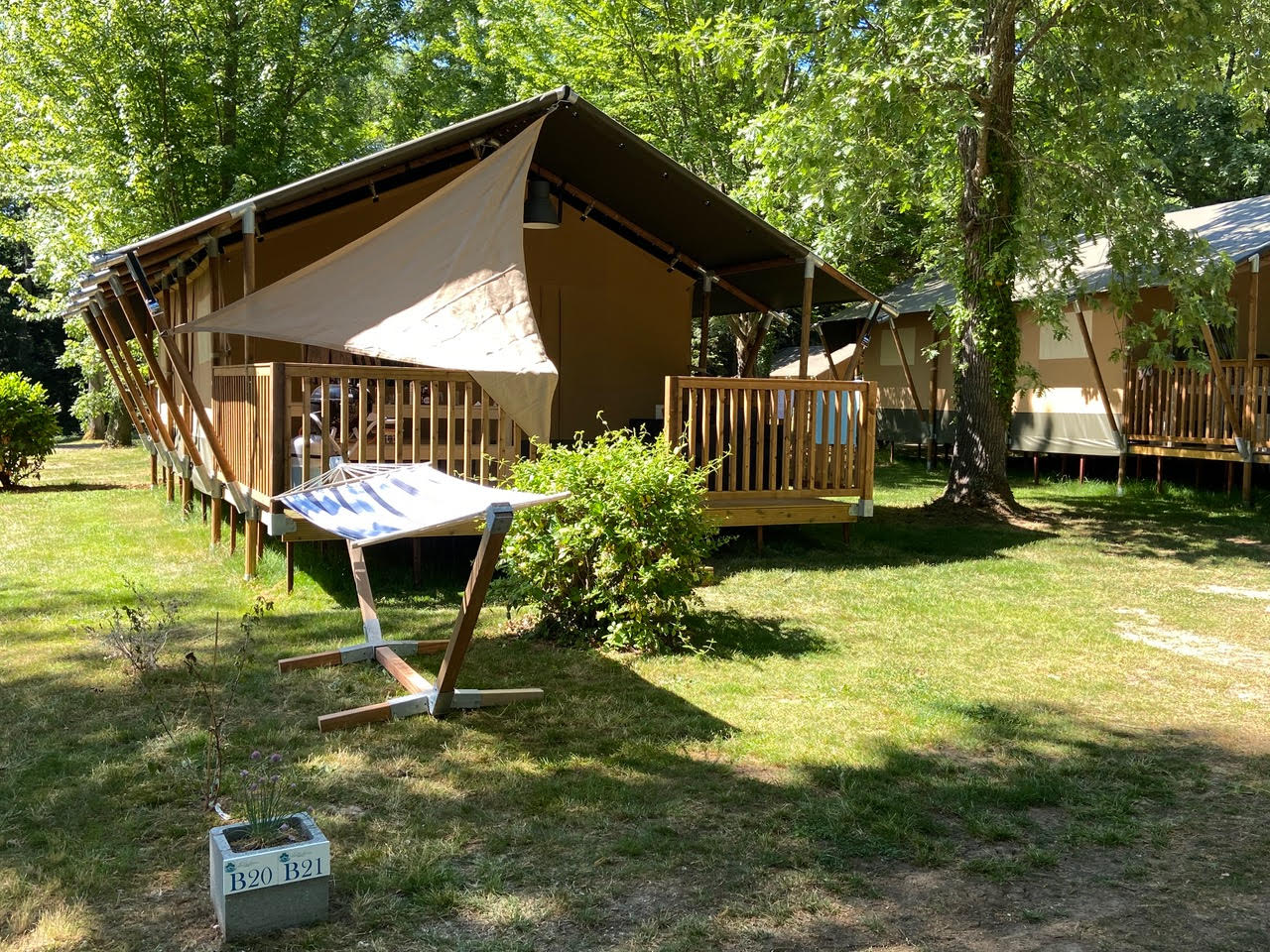 Accommodation - Tent Safari - 2 Bedrooms - Camping Lestaubière