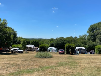 Pitch 6-amp: car + tent or caravan