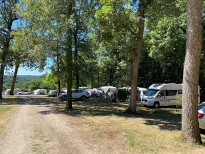 Pitch 6-amp: car + tent or caravan