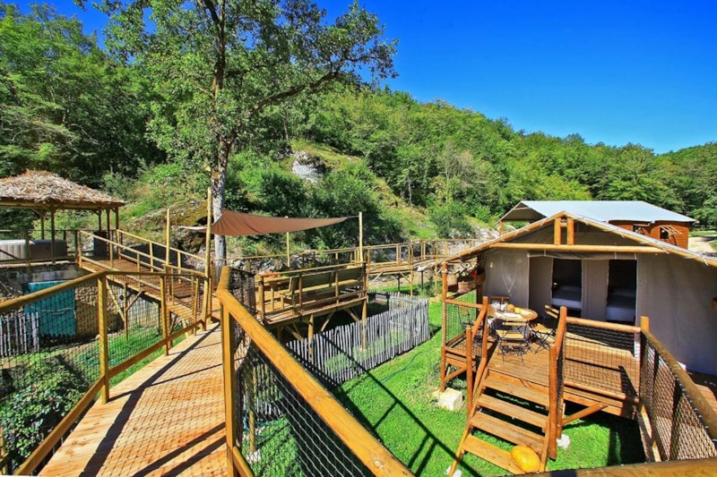 La Pichona on piles - sheltered terrace (without toilet blocks)