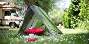 Pitch - Comfort Package (1 Tent, Caravan Or Motorhome / 1 Car / Electricity 10A) - Domaine Périgord Vacances