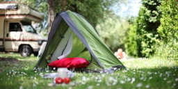 Kampeerplaats(en) - Basisprijs Comfortplaats (1 Tent, Caravan Of Camper / 1 Auto / Elektriciteit 10A) - Domaine Périgord Vacances