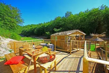 Mietunterkunft - Cabane Mobile Panama 32 M² / 2 Zimmer   - Überdachte Terrasse - Domaine Périgord Vacances