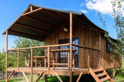 Wooden cabin on stilts “L'Encantada”