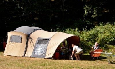 Premium package: Pre-equipped pitch + 1 vehicle + tent or caravan + electricity