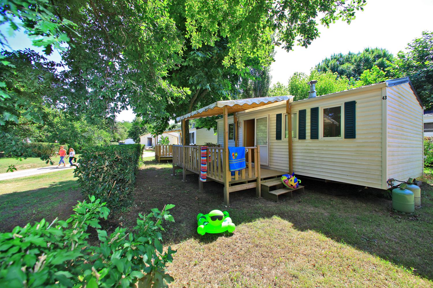 Accommodation - Mh Garonne 2 Ch 4/6 Pers - Le Plein Air des Bories