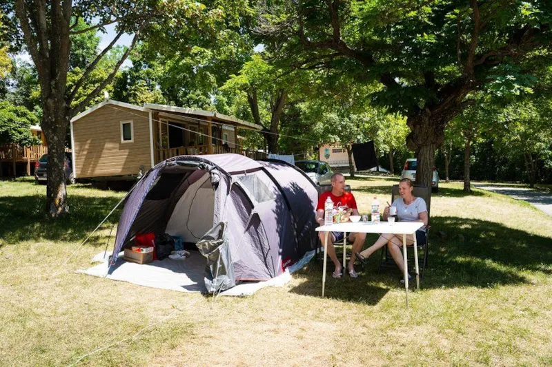 Emplacement Avec Voiture + Tente Ou Caravane Ou Camping-Car