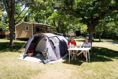 Pitch + 1 car + tent , caravan or camping-car — 4