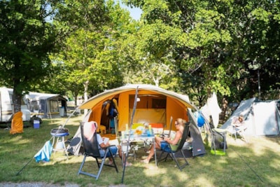 Pitch + 1 car + tent , caravan or camping-car — 5