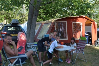 Pitch + 1 car + tent , caravan or camping-car — 6