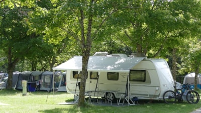 Pitch + 1 car + tent , caravan or camping-car — 2