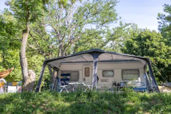 Stellplatz - Stellplatz + 1 Auto + Zelt , Wohnwagen Oder Wohnmobil - Camping Alpes Dauphiné
