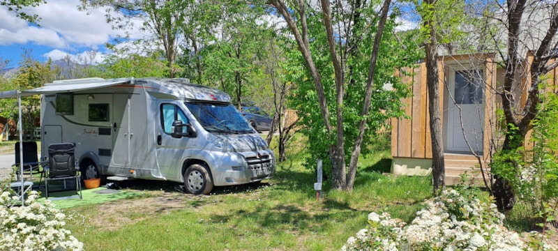 Stellplatz mit eigener Sanitäranlage