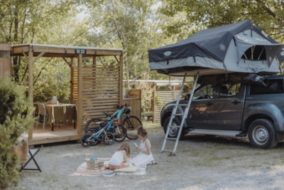 Pitch electricity with Private facilities Luxe
