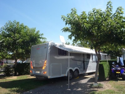 Pitch GRAND CONFORT with electricity 10A + Water point — 2