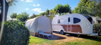 Pitch - Confort Pitch With Privilege Private Cabin - Camping UR-ONEA