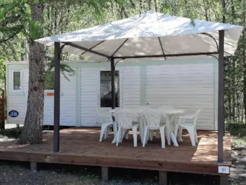 Mietunterkunft - Mobilheim Confort Super Mercure - 26 M² / 2 Zimmer - Terrasse 12M² & Gartenlaube 9 M² - Camping-Caravaneige l'Iscle de Prelles