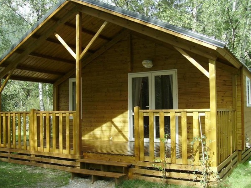 Location - Chalet Grand Confort Type Modulo 24 - 24 M² / 2 Chambres - Terrasse Couverte 15 M² - Camping Caravaneige et Spa l'Iscle de Prelles