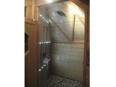 Refuge Finland with Scandinavian bath - shower and toilets