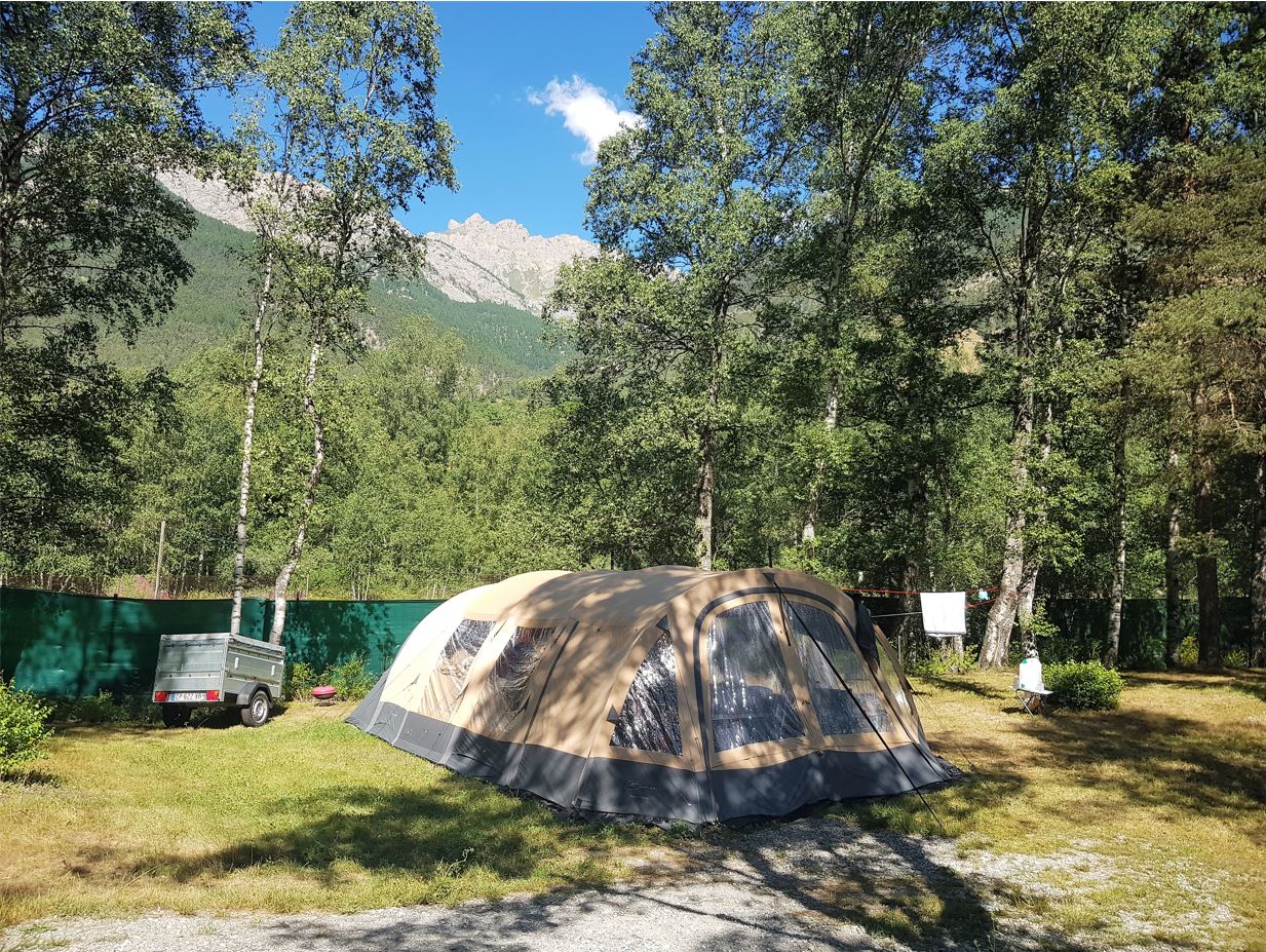 Emplacement - Emplacement Confort - Plus De 100 M² - Camping Caravaneige et Spa l'Iscle de Prelles