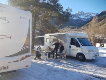 Stellplatz - Stellplatz Winter - Schneegeräumt - Camping-Caravaneige l'Iscle de Prelles