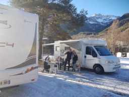 Kampeerplaats(en) - Winterplaats - Sneeuwvrij Gemaakt - Camping-Caravaneige l'Iscle de Prelles