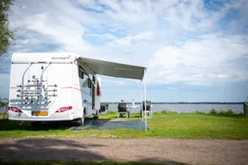 Stellplatz - Wohnmobil-Komfortstellplatz - Vakantiepark Bergumermeer