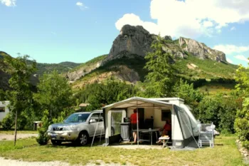 Stellplatz - Confort-Stellplatzpaket - Camping Les Princes d'Orange