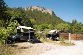 Stellplatz - Confort-Stellplatzpaket - Camping Les Princes d'Orange