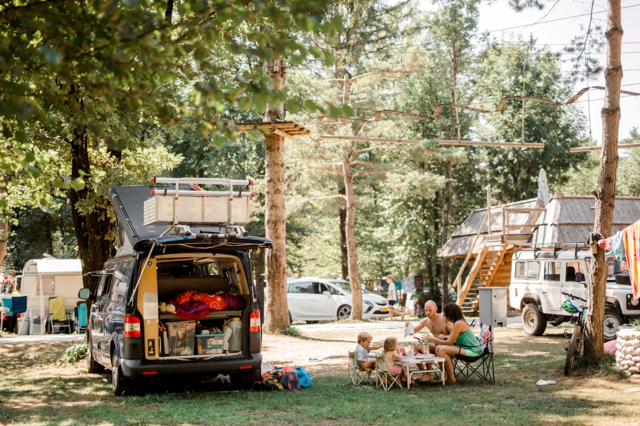 Camping Menina